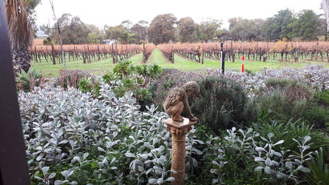 Linger Longer Vineyard - Accommodation Redcliffe 4