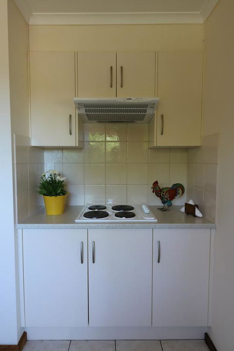 Linger Longer Vineyard - Accommodation Redcliffe 7