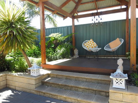 Sanctuary In The Valley - Accommodation Redcliffe 4