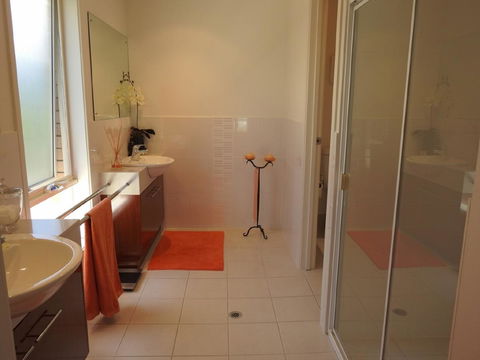 Sanctuary In The Valley - Accommodation Redcliffe 24