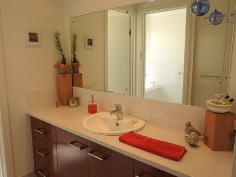 Sanctuary In The Valley - Accommodation Redcliffe 15
