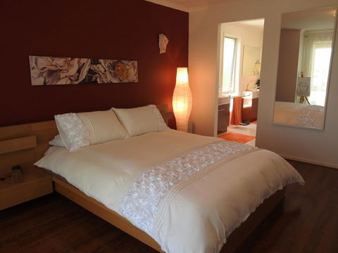 Sanctuary In The Valley - Accommodation Redcliffe 11