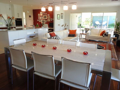 Sanctuary In The Valley - Accommodation Redcliffe 3