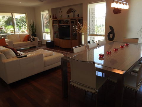 Sanctuary In The Valley - Accommodation Redcliffe 12