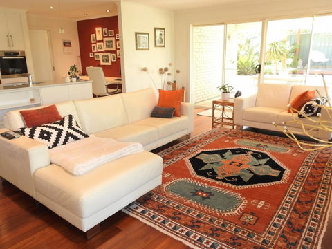 Sanctuary In The Valley - Accommodation Redcliffe 0