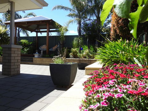Sanctuary In The Valley - Accommodation Redcliffe 9