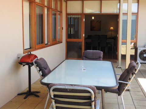 A Secret Garden - Accommodation Redcliffe 19