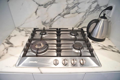 Luxury City Apt With Pool, Gym, Spa, Netflix - Accommodation Redcliffe 4