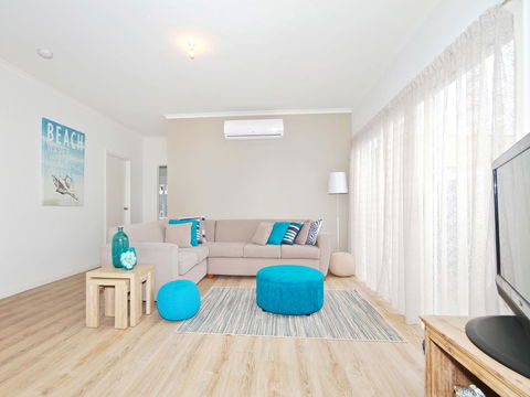 Seas The Day - Accommodation Redcliffe 7