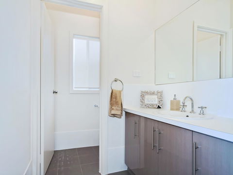 Seas The Day - Accommodation Redcliffe 10