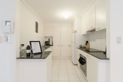 One Bedroom In Adelaideâ€™s East End FREE WIFI*Netflix*Parking - Accommodation Redcliffe 3
