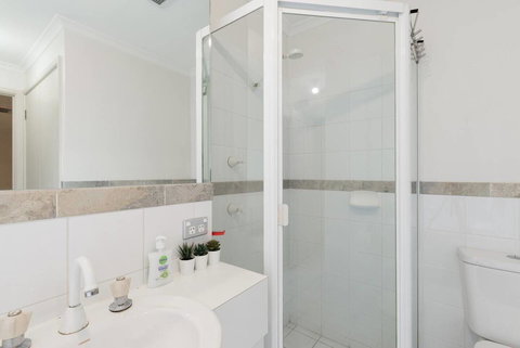 One Bedroom In Adelaideâ€™s East End FREE WIFI*Netflix*Parking - Accommodation Redcliffe 10