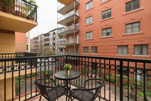 One Bedroom In Adelaideâ€™s East End FREE WIFI*Netflix*Parking - Accommodation Redcliffe 2