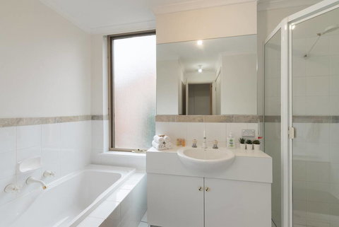 One Bedroom In Adelaideâ€™s East End FREE WIFI*Netflix*Parking - Accommodation Redcliffe 16