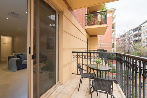 One Bedroom In Adelaideâ€™s East End FREE WIFI*Netflix*Parking - Accommodation Redcliffe 5