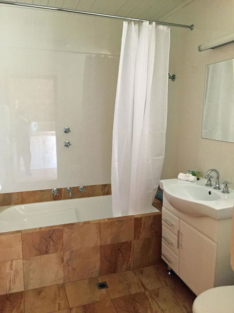 Coonawarra Place Motor Inn - Accommodation Redcliffe 7