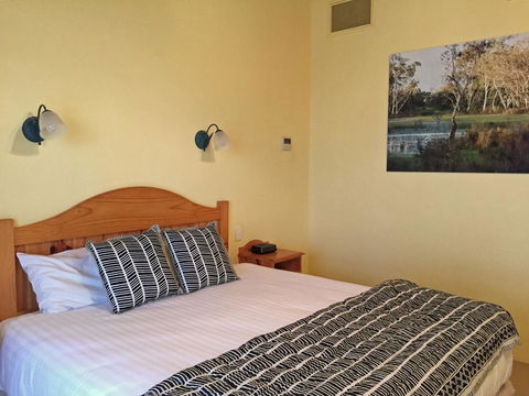 Coonawarra Place Motor Inn - Accommodation Redcliffe 2