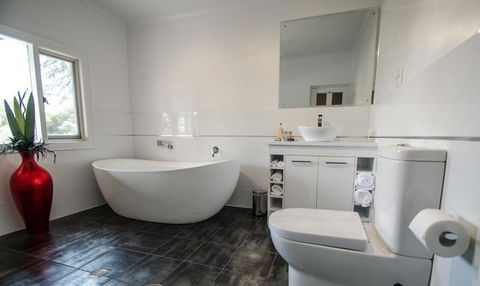 Pirathon Country Estate - Accommodation Redcliffe 12