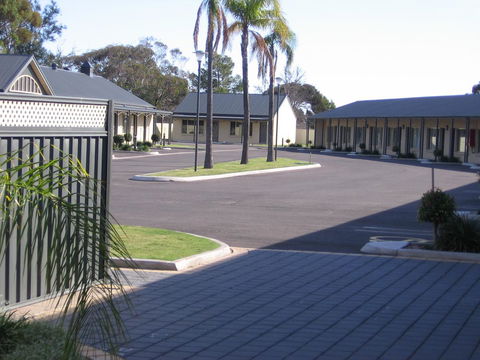 Sundowner Motel Hotel - Accommodation Redcliffe 1