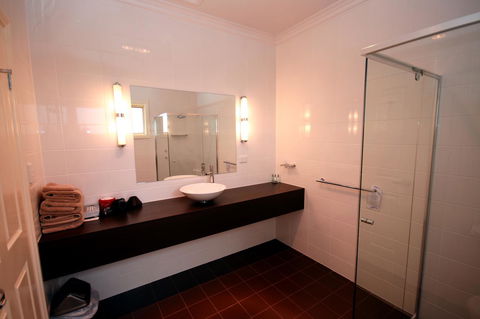 Sundowner Motel Hotel - Accommodation Redcliffe 2