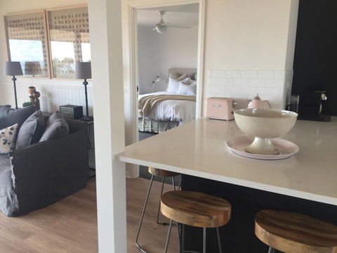 The Cape - Accommodation Redcliffe 4
