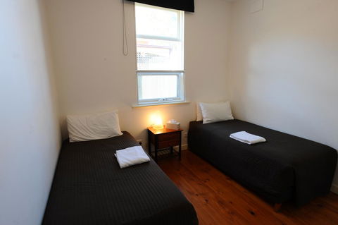 Glenelg Holiday Apartments-Ellis - Accommodation Redcliffe 9