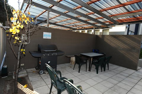 Glenelg Holiday Apartments-Ellis - Accommodation Redcliffe 2