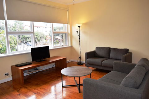 Glenelg Holiday Apartments-Ellis - Accommodation Redcliffe 5