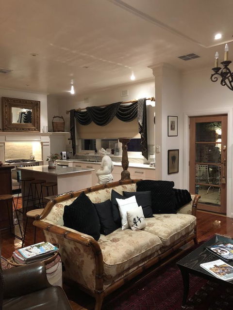 The Winemakers - Accommodation Redcliffe 10