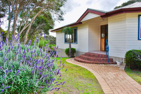 Annie\'s Balquhidder Cottage - Accommodation Redcliffe 0