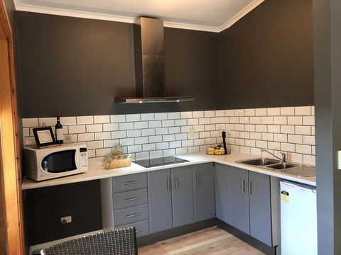 Amande Bed And Breakfast - Accommodation Redcliffe 2