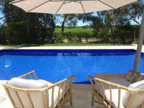 Amande Bed And Breakfast - Accommodation Redcliffe 0