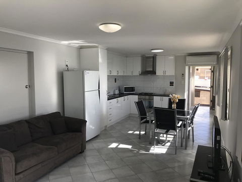 Beachside & Jetty View Apartment 6 - Captain\'s Apt - Accommodation Redcliffe 17