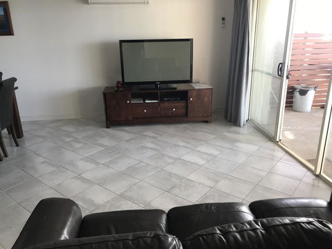Beachside & Jetty View Apartment 6 - Captain\'s Apt - Accommodation Redcliffe 34