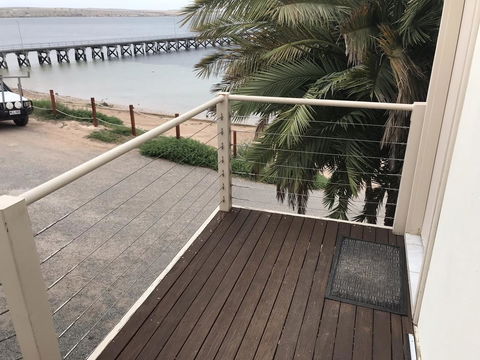 Beachside & Jetty View Apartment 6 - Captain\'s Apt - Accommodation Redcliffe 10