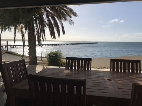 Beachside & Jetty View Apartment 6 - Captain\'s Apt - Accommodation Redcliffe 0