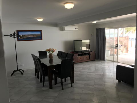 Beachside & Jetty View Apartment 6 - Captain\'s Apt - Accommodation Redcliffe 27