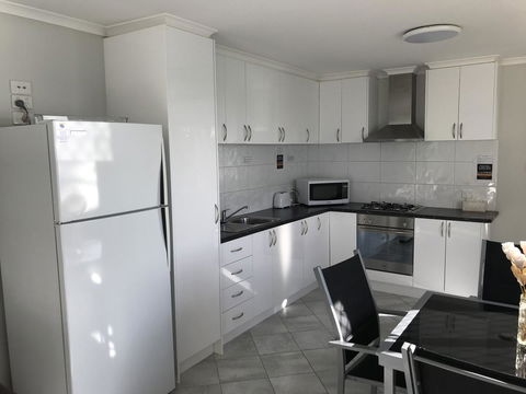 Beachside & Jetty View Apartment 6 - Captain\'s Apt - Accommodation Redcliffe 19