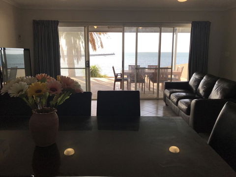 Beachside & Jetty View Apartment 6 - Captain\'s Apt - Accommodation Redcliffe 31