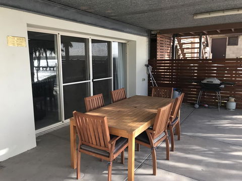 Beachside & Jetty View Apartment 6 - Captain\'s Apt - Accommodation Redcliffe 38