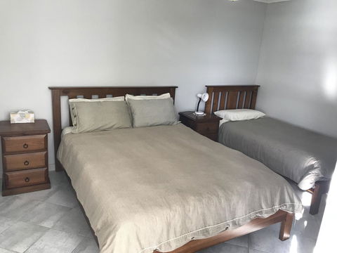 Beachside & Jetty View Apartment 6 - Captain\'s Apt - Accommodation Redcliffe 25