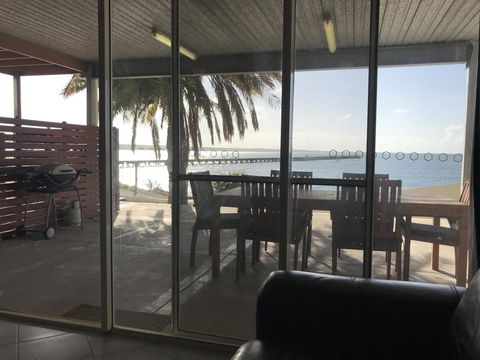 Beachside & Jetty View Apartment 6 - Captain\'s Apt - Accommodation Redcliffe 36