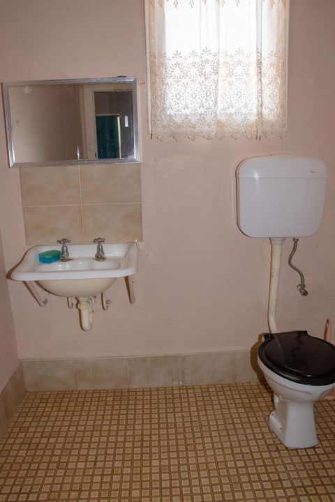 Kimba Units - Accommodation Redcliffe 3