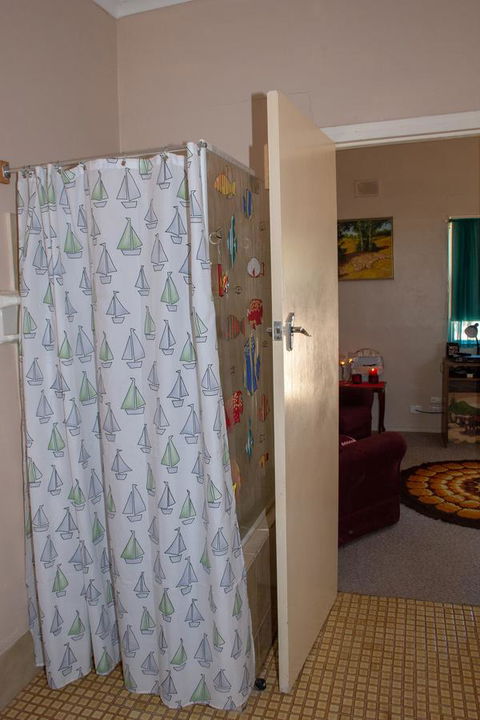 Kimba Units - Accommodation Redcliffe 11