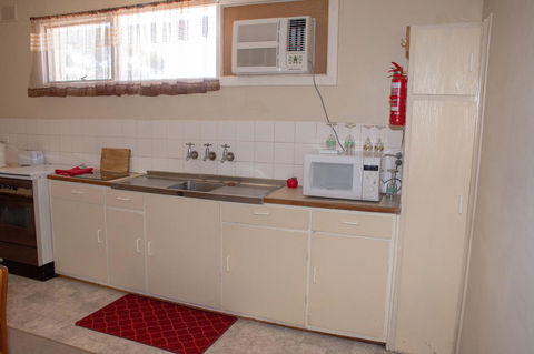 Kimba Units - Accommodation Redcliffe 5