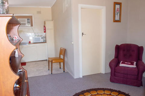 Kimba Units - Accommodation Redcliffe 4