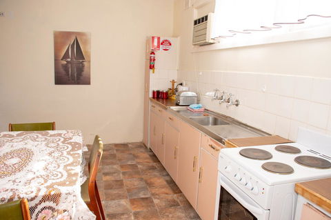 Kimba Units - Accommodation Redcliffe 15