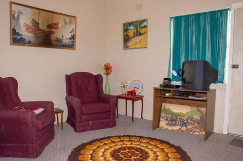 Kimba Units - Accommodation Redcliffe 9