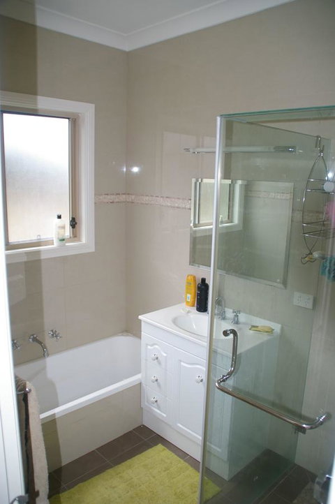 The Hakeas - Accommodation Redcliffe 3