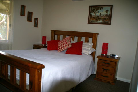 The Hakeas - Accommodation Redcliffe 2